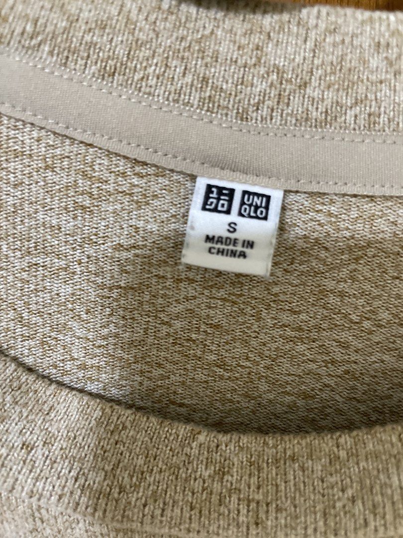 Uniqlo Beige Sweatshirt Size S (Category: Longsleeves) located in Magalang. Submitted by camsss. (Listing ID 1467011221, Image 2). Description: Unisex 18x24 inches Used only twice during my aus trip.