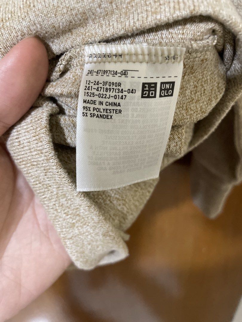 Uniqlo Beige Sweatshirt Size S (Category: Longsleeves) located in Magalang. Submitted by camsss. (Listing ID 1467011221, Image 3). Description: Unisex 18x24 inches Used only twice during my aus trip.