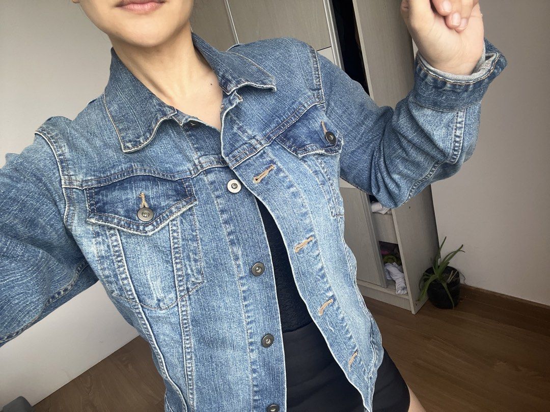 Uniqlo Blue Denim Jacket Size M (Category: Coats, Jackets and Outerwear) located in Makati City. Submitted by warm.abc123 (Listing ID 1466978522, Image 2). Description: - Brand: Uniqlo - Size: Medium - Color: Classic blue denim wash - Design: Button-up front, collar, and chest flap pockets - Details: Long sleeves with button cuffs - Origin: Made in China - Condition: Great wardrobe staple, perfect for layering.