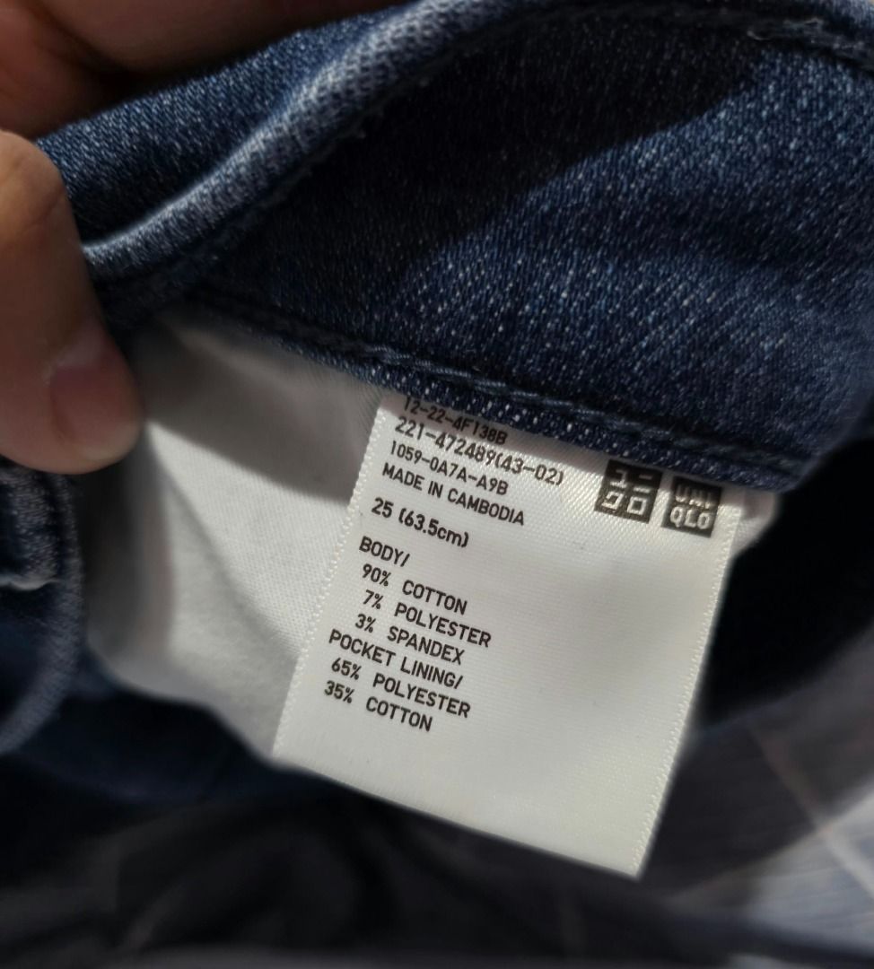 Uniqlo Blue Denim Jeans (Category: Jeans) located in Las Pinas. Submitted by beiyaaah99 (Listing ID 1467006564, Image 3). Description: - Brand: Uniqlo - Item: Denim Jeans - Color: Blue - Size: 25 (63.5cm waist) - Material: 90% cotton, 7% polyester, 3% spandex - Feel: Soft and stretchy - Features: Functional back pockets - Last Price Posted :).