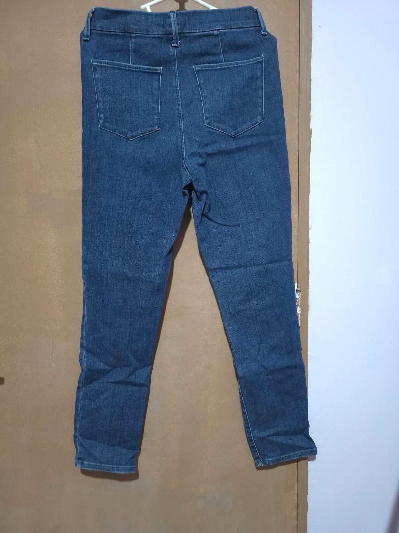 Uniqlo Blue Denim Jeans (Category: Jeans) located in Las Pinas. Submitted by beiyaaah99 (Listing ID 1467006564, Image 2). Description: - Brand: Uniqlo - Item: Denim Jeans - Color: Blue - Size: 25 (63.5cm waist) - Material: 90% cotton, 7% polyester, 3% spandex - Feel: Soft and stretchy - Features: Functional back pockets - Last Price Posted :).