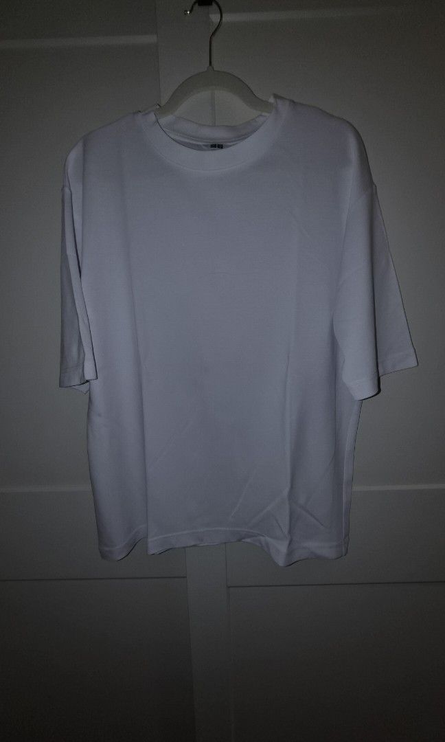 Uniqlo Boxy Shirt (Category: Tshirts & Polo Shirts ) located in Taguig. Submitted by shawn_dee (Listing ID 1466988925, Image 3). Description: please see details last page.