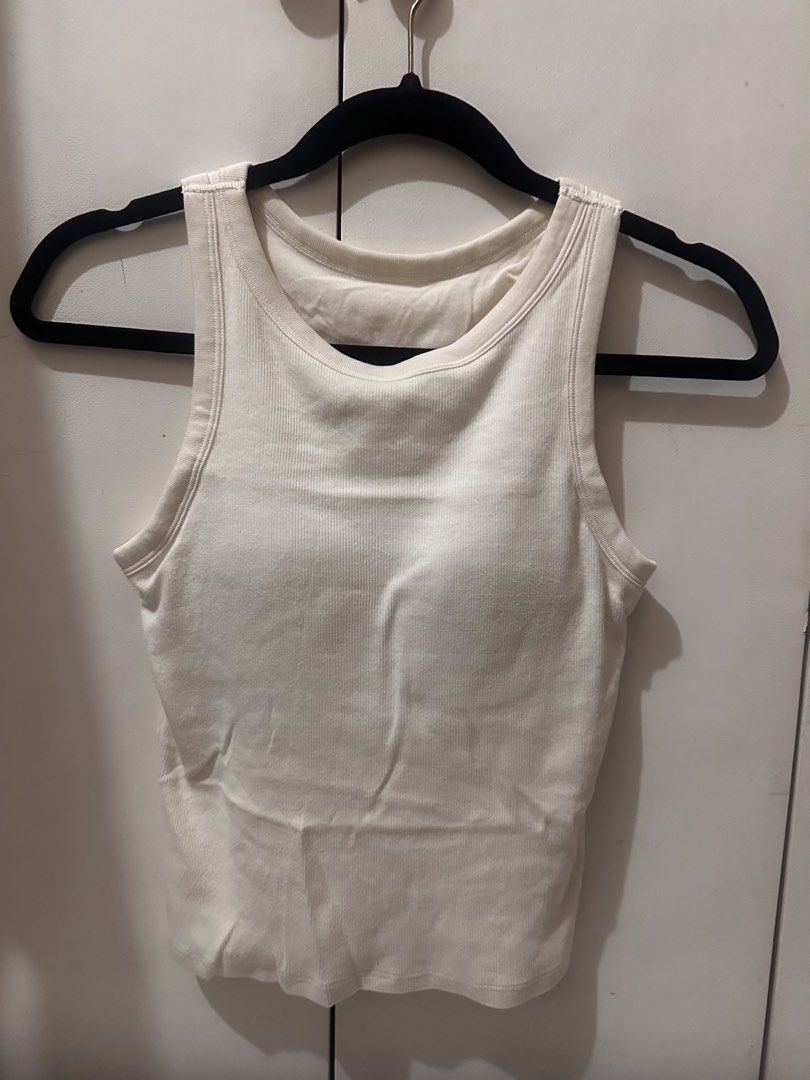 uniqlo bra top S cream padded top (Category: Sleeveless) located in Manila. Submitted by donyadeclutters (Listing ID 1467070412, Image 1). Description: .