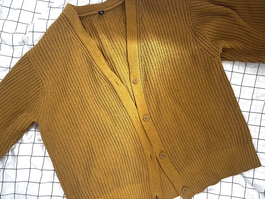 UNIQLO CARDIGAN (Category: Coats, Jackets and Outerwear) located in Manila. Submitted by mikaels. (Listing ID 1466972907, Image 1). Description: .
