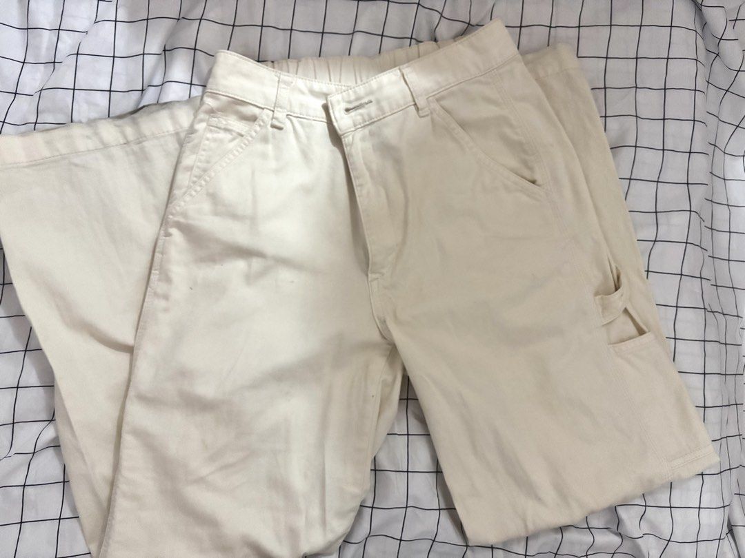 UNIQLO CARGO PANTS (Category: Jeans) located in Manila. Submitted by mikaels. (Listing ID 1466972826, Image 1). Description: .