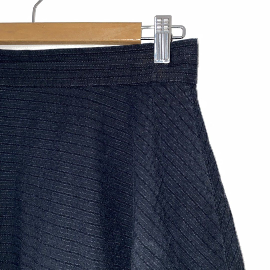 UNIQLO circular skirt (Category: Skirts) located in San Jose del Monte. Submitted by mamiracky (Listing ID 1467068761, Image 3). Description: .