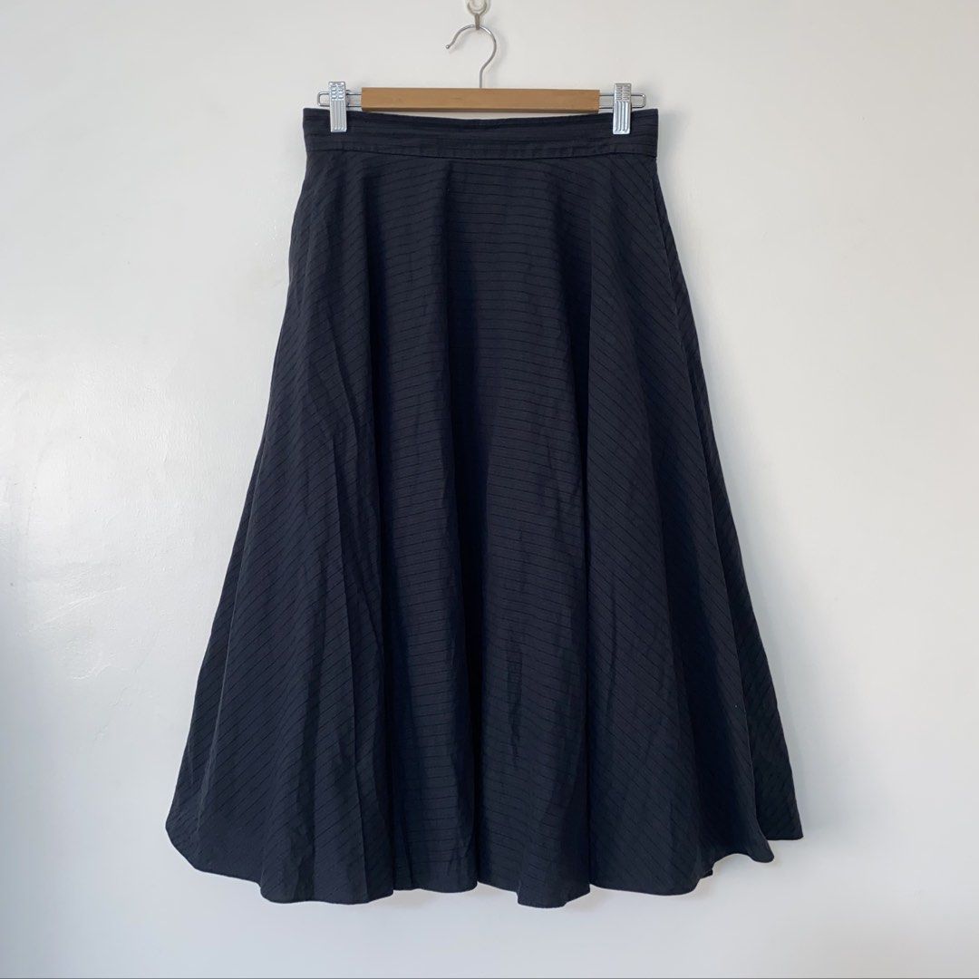 UNIQLO circular skirt (Category: Skirts) located in San Jose del Monte. Submitted by mamiracky (Listing ID 1467068761, Image 2). Description: .
