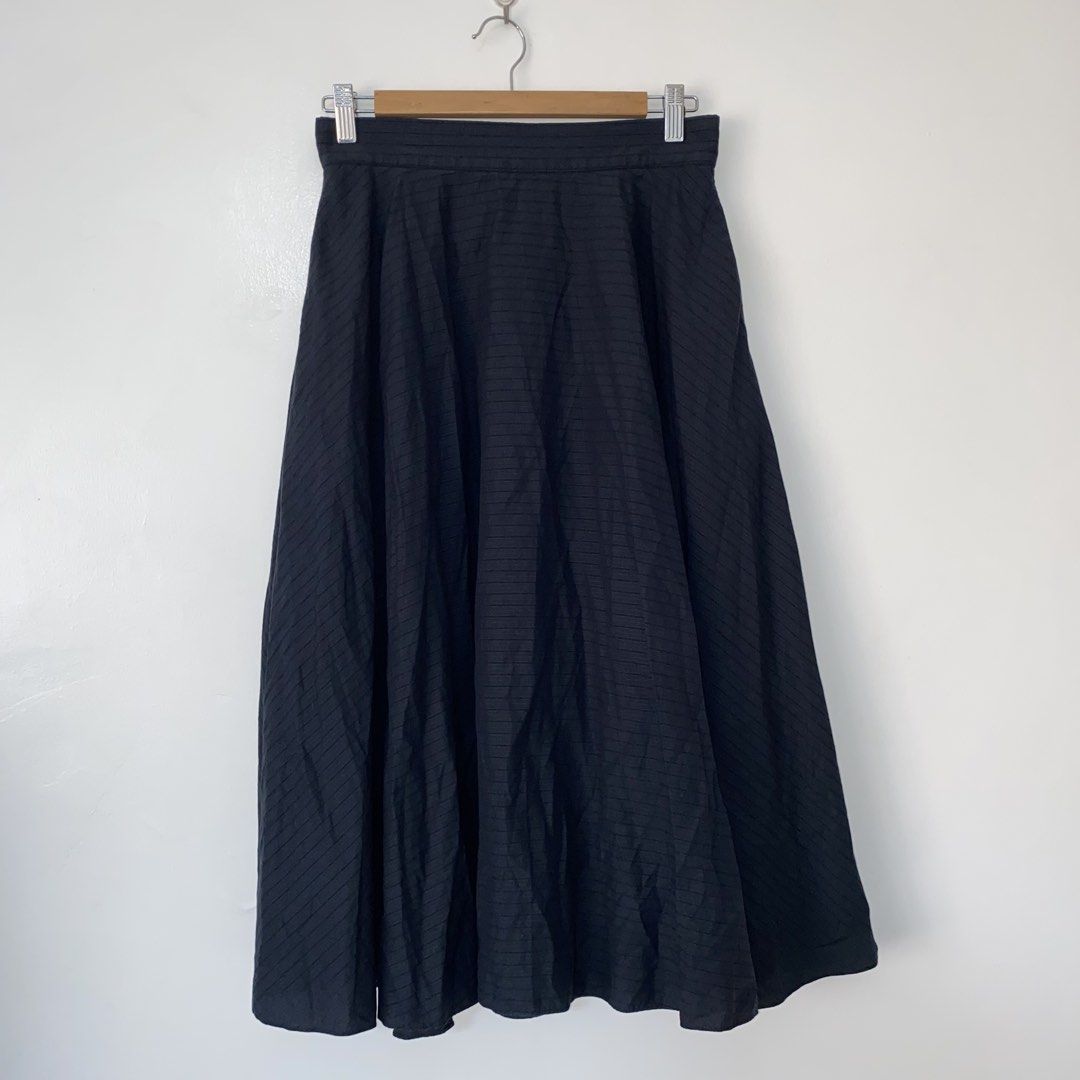 UNIQLO circular skirt (Category: Skirts) located in San Jose del Monte. Submitted by mamiracky (Listing ID 1467075533, Image 3). Description: .
