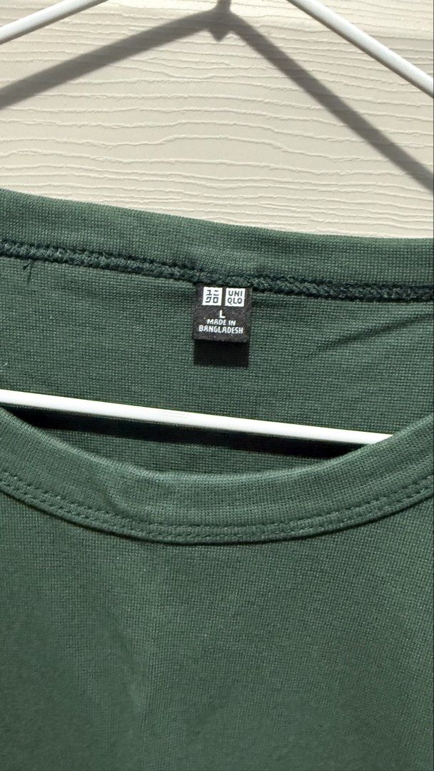 Uniqlo Crew Neck Tee (Category: Shirts) located in Quezon City. Submitted by dinesaur (Listing ID 1467130790, Image 2). Description: .