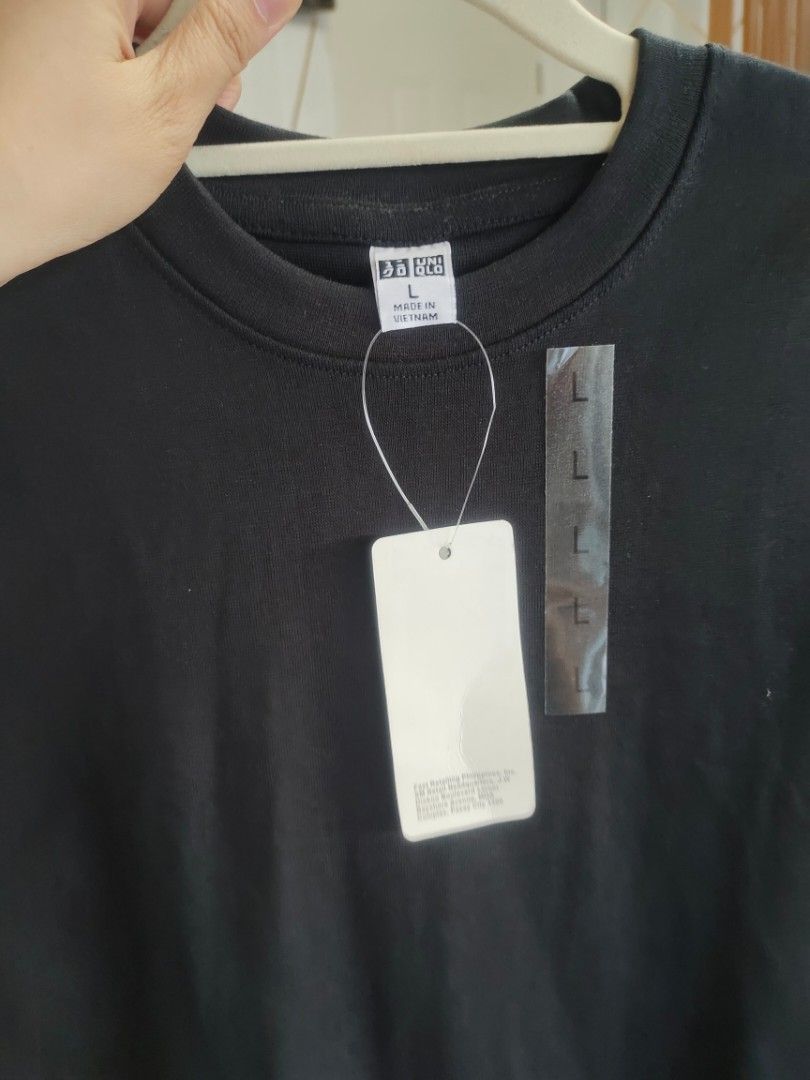 Uniqlo crewneck shiry (Category: Shirts) located in Aliaga. Submitted by kmapparel (Listing ID 1467166132, Image 2). Description: .