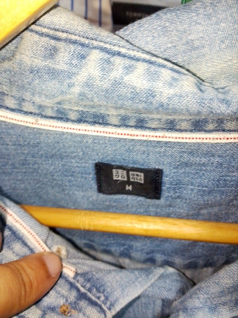 Uniqlo Denim Longsleeve (Category: Longsleeves) located in Naga. Submitted by choythrift (Listing ID 1467116574, Image 3). Description: Uniqlo Denim Longsleeve Condition: 9/10 Color rate: 9/10 Plus shipping fee J and t, flash express /drop off Urban Chicc Location: Naga City, Bicol📍 📩.