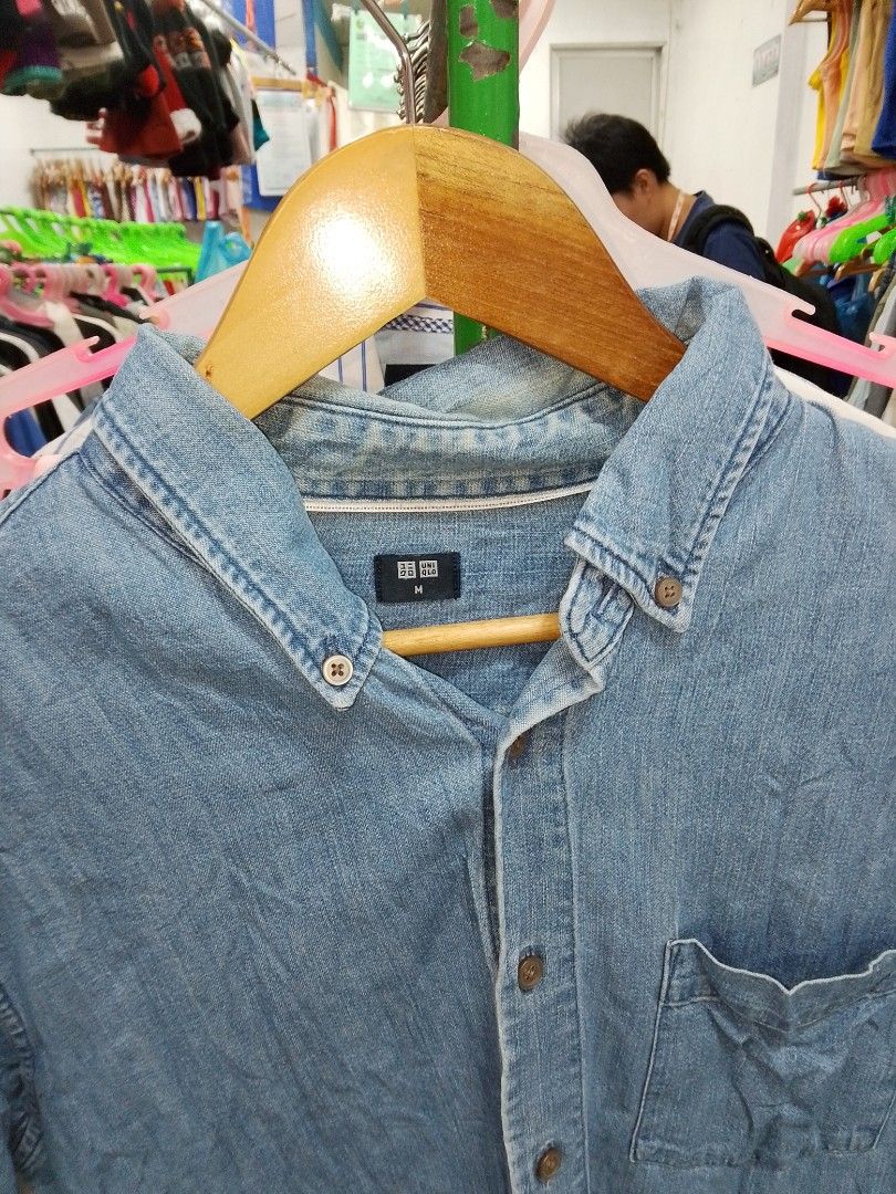 Uniqlo Denim Longsleeve (Category: Longsleeves) located in Naga. Submitted by choythrift (Listing ID 1467116574, Image 2). Description: Uniqlo Denim Longsleeve Condition: 9/10 Color rate: 9/10 Plus shipping fee J and t, flash express /drop off Urban Chicc Location: Naga City, Bicol📍 📩.