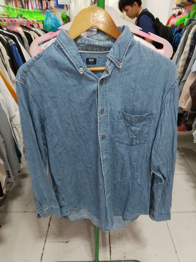 Uniqlo Denim Longsleeve (Category: Longsleeves) located in Naga. Submitted by choythrift (Listing ID 1467116574, Image 1). Description: Uniqlo Denim Longsleeve Condition: 9/10 Color rate: 9/10 Plus shipping fee J and t, flash express /drop off Urban Chicc Location: Naga City, Bicol📍 📩.