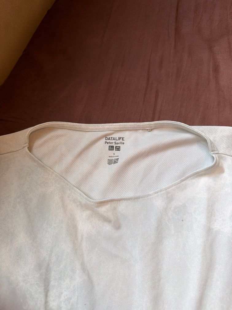 Uniqlo Dri Fit Top (Category: Activewear) located in Pasig City. Submitted by thegoodfind.ph (Listing ID 1467047221, Image 2). Description: Peter saville Data life White gray shade Authentic Original.
