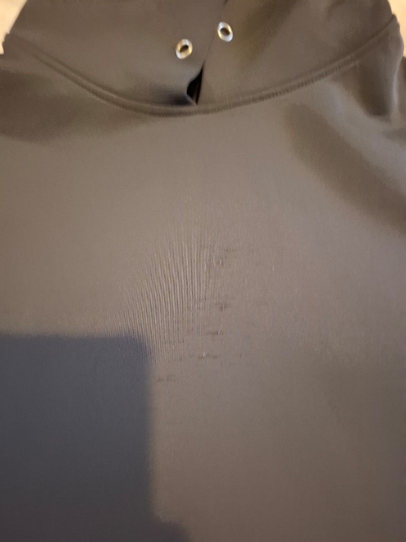 Uniqlo Dry Sweat Gray Hoodie Pullover (Category: Coats, Jackets and Outerwear) located in Quezon City. Submitted by closet-cleanup (Listing ID 1467059560, Image 3). Description: Uniqlo Dry Sweat Hoodie Pullover for women Size XL Color Gray oversized fit Issue: slight scruffs in front (see pic), otelherwise still in good condition Payment via Gcash, Maya or BPI Shipping via Gogo Express, J&T, Grab or Lalamove. (Shipping c/o buyer) .