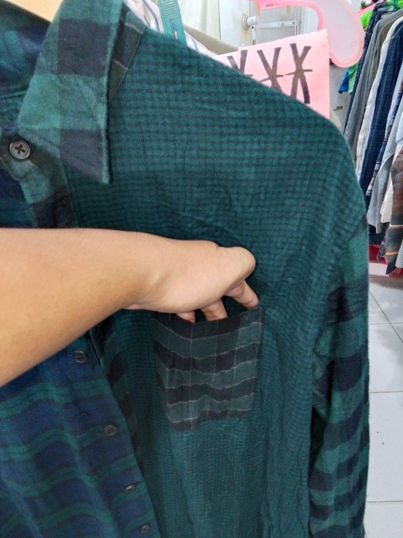 Uniqlo Flannel Checked Longsleeve (Category: Longsleeves) located in Naga. Submitted by choythrift (Listing ID 1467103495, Image 3). Description: Uniqlo Flannel Checked Longsleeve Condition: 9/10 Color rate: 9/10 Plus shipping fee J and t, flash express /drop off Urban Chicc Location: Naga City, Bicol📍 📩.
