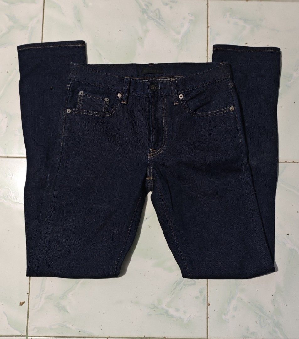 Uniqlo jeans (Category: Jeans) located in Caloocan City. Submitted by royaldragon.da5fac (Listing ID 1467141670, Image 1). Description: Uniqlo blue denim jeans with classic orange/tan contrast stitching and back patch pockets. size 29 mens .