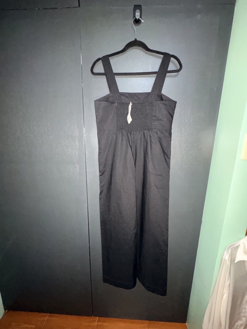 Uniqlo Linen Jumpsuit (Category: Rompers) located in Cavite. Submitted by loved_by_g (Listing ID 1466976034, Image 2). Description: Tag intact. Brandnew. .