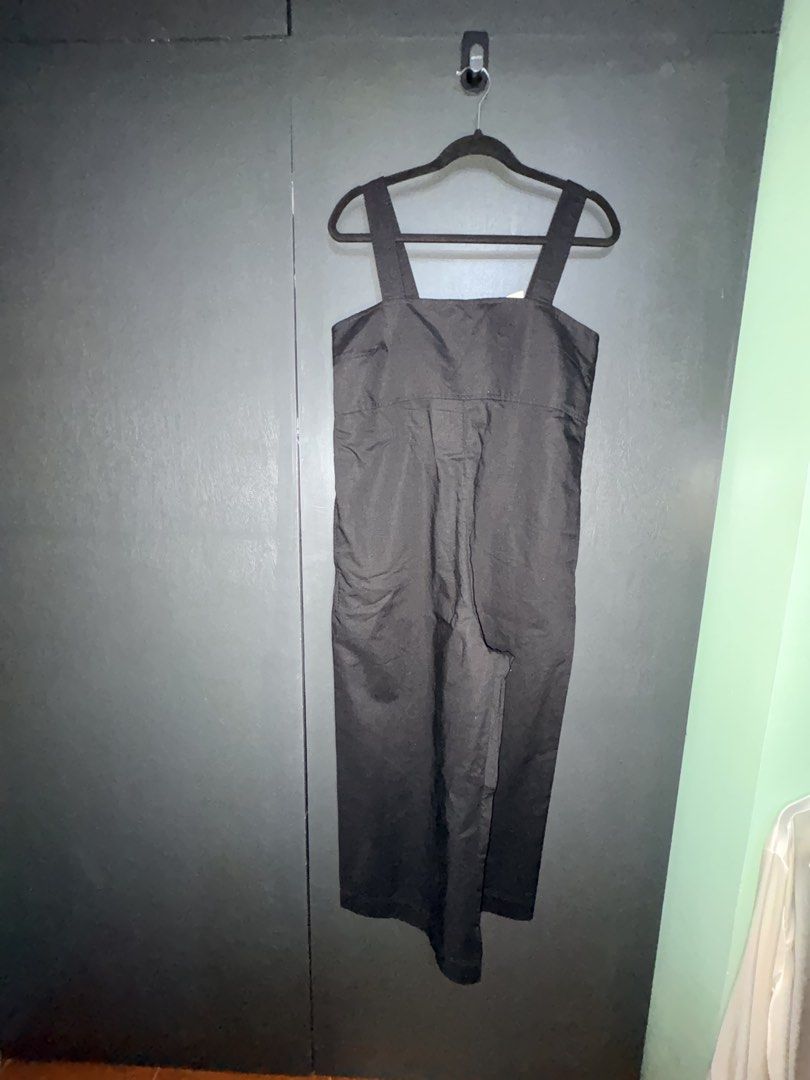 Uniqlo Linen Jumpsuit (Category: Rompers) located in Cavite. Submitted by loved_by_g (Listing ID 1466976034, Image 1). Description: Tag intact. Brandnew. .