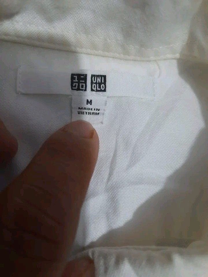UNIQLO MEN'S WHITE BUTTON DOWN POLO LONGSLEVE (Category: Tshirts & Polo Shirts ) located in Mandaue City. Submitted by indayftjesiediva (Listing ID 1466993915, Image 3). Description: UNIQLO MEN'S WHITE BUTTON DOWN POLO LONGSLEVE MEDIUM TO LARGE 21X27 LIKE NEW CONDITION COLOR RATE 9.8/10 NEEDWASH MINE 450 + SF ONLY 🔥 DM IF INTERESTED 📩.