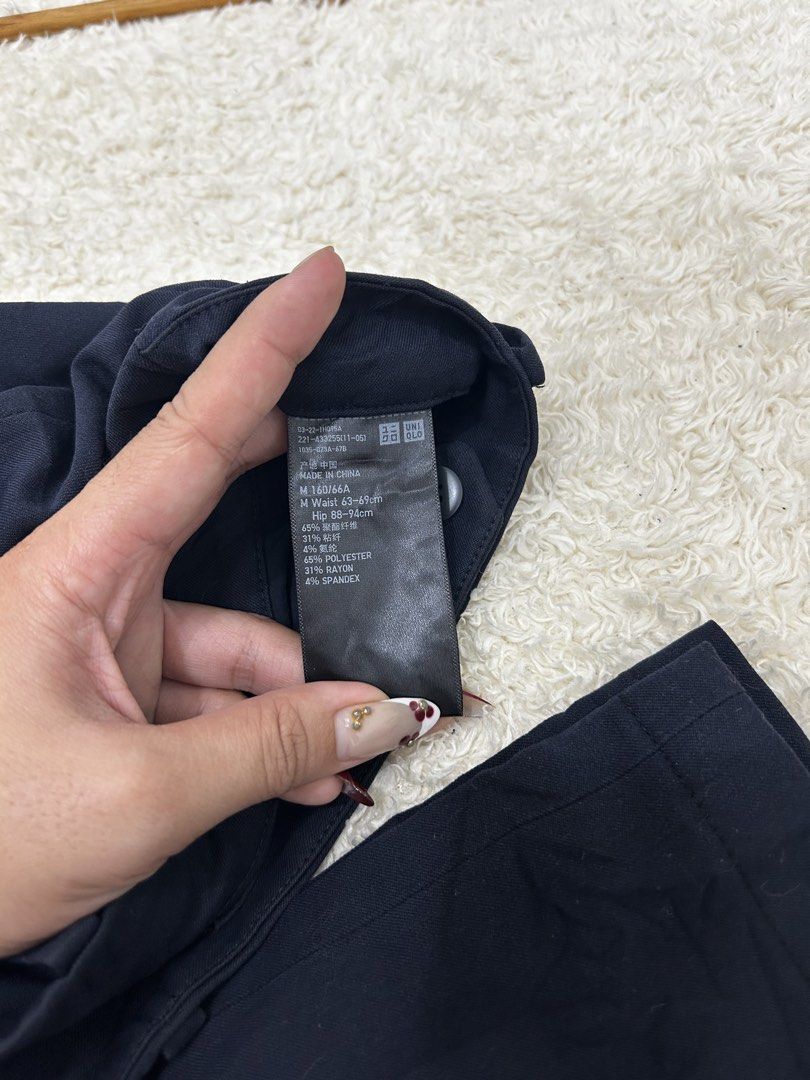 Uniqlo Navy Blue Trouser Pants (Category: Other Bottoms) located in Valencia. Submitted by crizzagella20 (Listing ID 1467157977, Image 2). Description: .