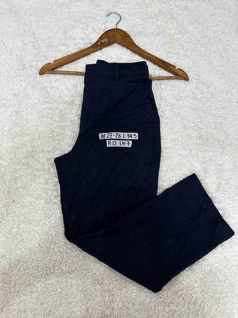 Uniqlo Navy Blue Trouser Pants (Category: Other Bottoms) located in Valencia. Submitted by crizzagella20 (Listing ID 1467157977, Image 1). Description: .