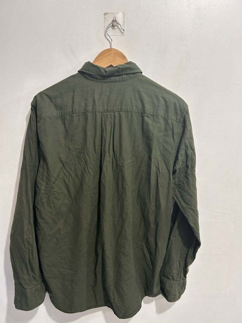 Uniqlo Olive Green Long Sleeve Button Down Shirt (Category: Longsleeves) located in Rizal. Submitted by thrift_finds_739 (Listing ID 1467069737, Image 2). Description: NO ISSUE Size: Medium | For Women Color rate: 9/10 Length: 27 Width: 22 Please manage your expectations — we open premium bulk ukay bundles shipped directly from the US! 🇺🇸.