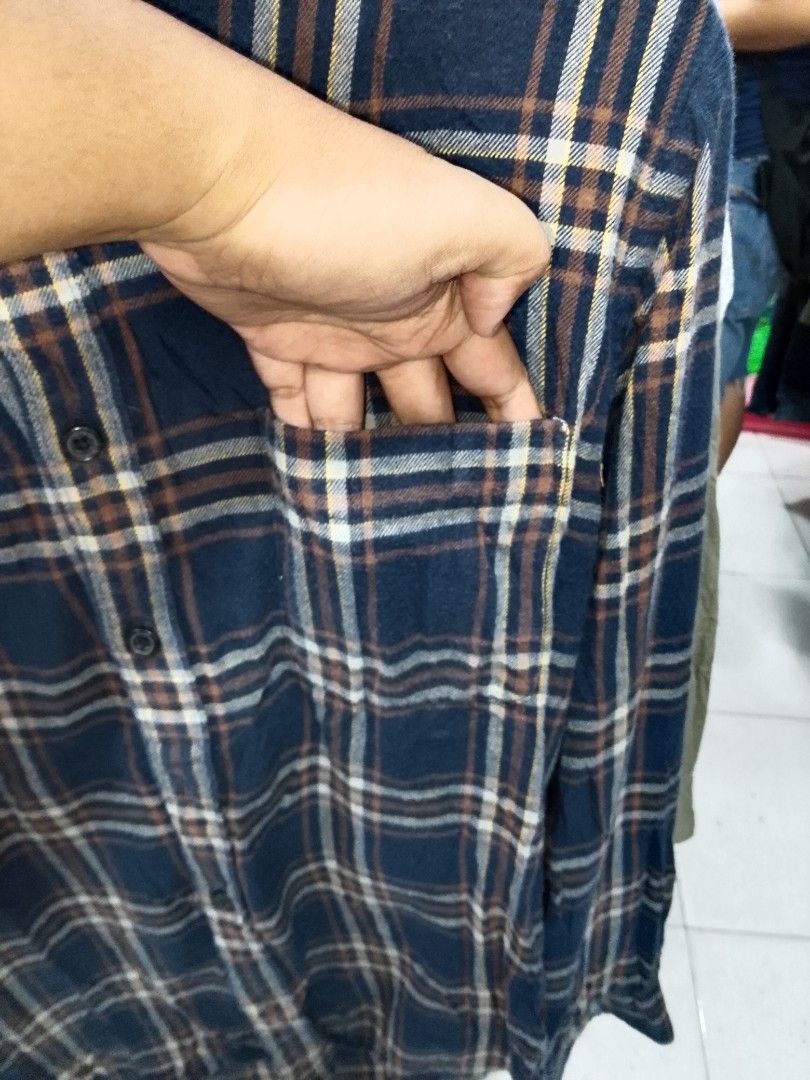Uniqlo Plaid Flannel Longsleeve (Category: Longsleeves) located in Naga. Submitted by choythrift (Listing ID 1467114155, Image 3). Description: Uniqlo Plaid Flannel Longsleeve Condition: 9/10 Color rate: 9/10 Plus shipping fee J and t, flash express /drop off Urban Chicc Location: Naga City, Bicol📍 📩.