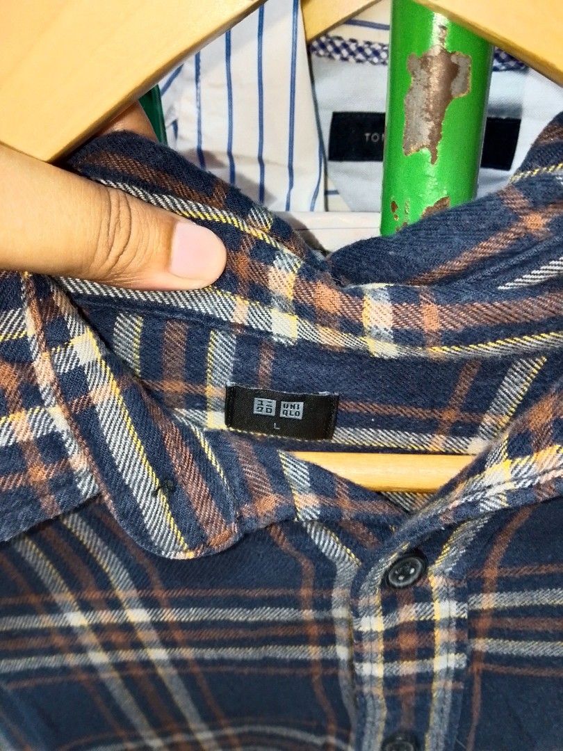 Uniqlo Plaid Flannel Longsleeve (Category: Longsleeves) located in Naga. Submitted by choythrift (Listing ID 1467114155, Image 2). Description: Uniqlo Plaid Flannel Longsleeve Condition: 9/10 Color rate: 9/10 Plus shipping fee J and t, flash express /drop off Urban Chicc Location: Naga City, Bicol📍 📩.