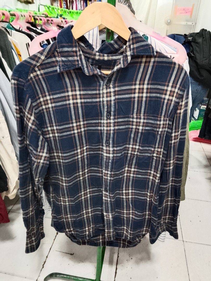 Uniqlo Plaid Flannel Longsleeve (Category: Longsleeves) located in Naga. Submitted by choythrift (Listing ID 1467114155, Image 1). Description: Uniqlo Plaid Flannel Longsleeve Condition: 9/10 Color rate: 9/10 Plus shipping fee J and t, flash express /drop off Urban Chicc Location: Naga City, Bicol📍 📩.