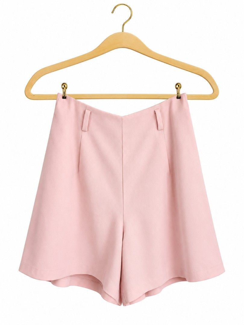 UNIQLO PLEATED DRAPE SHORT 🌸 (Category: Shorts) located in Caloocan City. Submitted by g.collections (Listing ID 1466999185, Image 1). Description: - Brand: Uniqlo - Item: High-Waisted Pleated Shorts - Color: Pink - Size: S (Waist: 60-66cm, Hips: 85-91cm) - Material: 96% Polyester, 4% Spandex - Features: Front pleats, belt loops, high-waisted design - Condition/Origin: Made in Indonesia - Style: Versatile for casual days or office wear UNIQLO PL