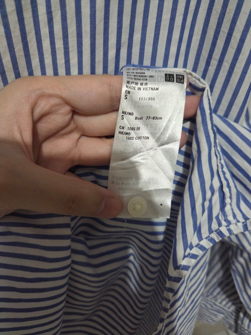 Uniqlo Polo (Category: Longsleeves) located in Manila. Submitted by claaamss (Listing ID 1466988508, Image 3). Description: Width: 17 - 23" Length: 26 - 29".