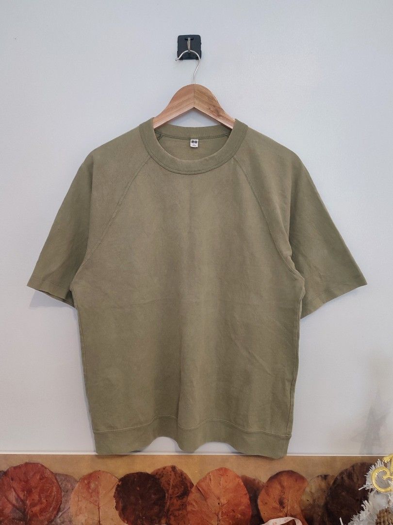 Uniqlo Raglan Halfsleeve Tee (Category: Tshirts & Polo Shirts ) located in Ibajay. Submitted by trendholicrepublique (Listing ID 1466976786, Image 1). Description: Uniqlo Raglan Halfsleeve Tee 159 PHP Color Rate 9/10 Large On Tag (21 x 25) Very Good Condition (need wash).