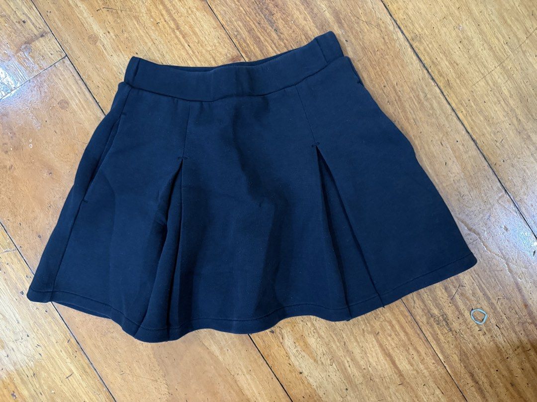 Uniqlo Skort Black size 140 (Category: Babies & Kids Fashion) located in Quezon City. Submitted by ajajbaby (Listing ID 1467022589, Image 1). Description: Worn on e.
