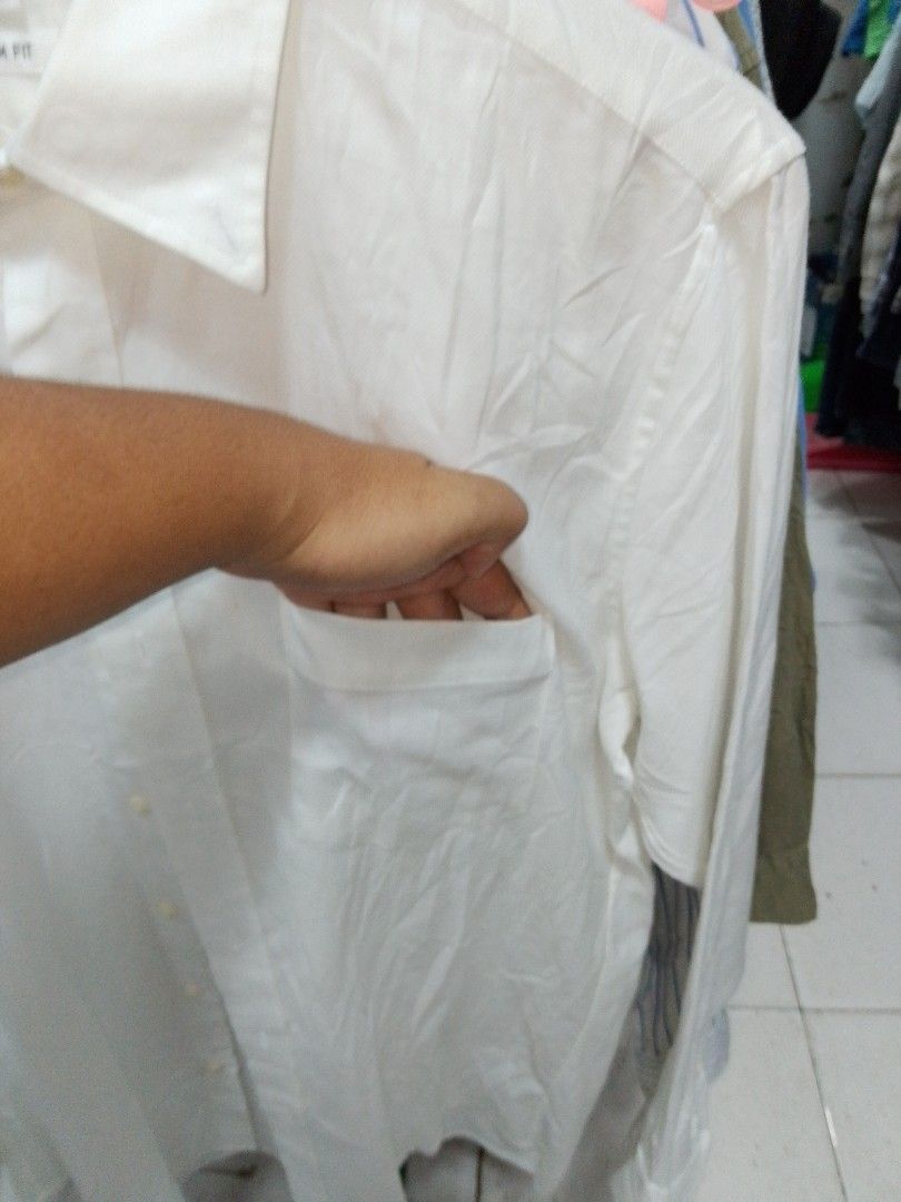 Uniqlo Slim Fit Long sleeve (Category: Longsleeves) located in Naga. Submitted by choythrift (Listing ID 1467112728, Image 3). Description: Uniqlo Slim Fit Long Sleeve Condition: 9/10 Color rate: 9/10 Plus shipping fee J and t, flash express /drop off Urban Chicc Location: Naga City, Bicol📍 📩.