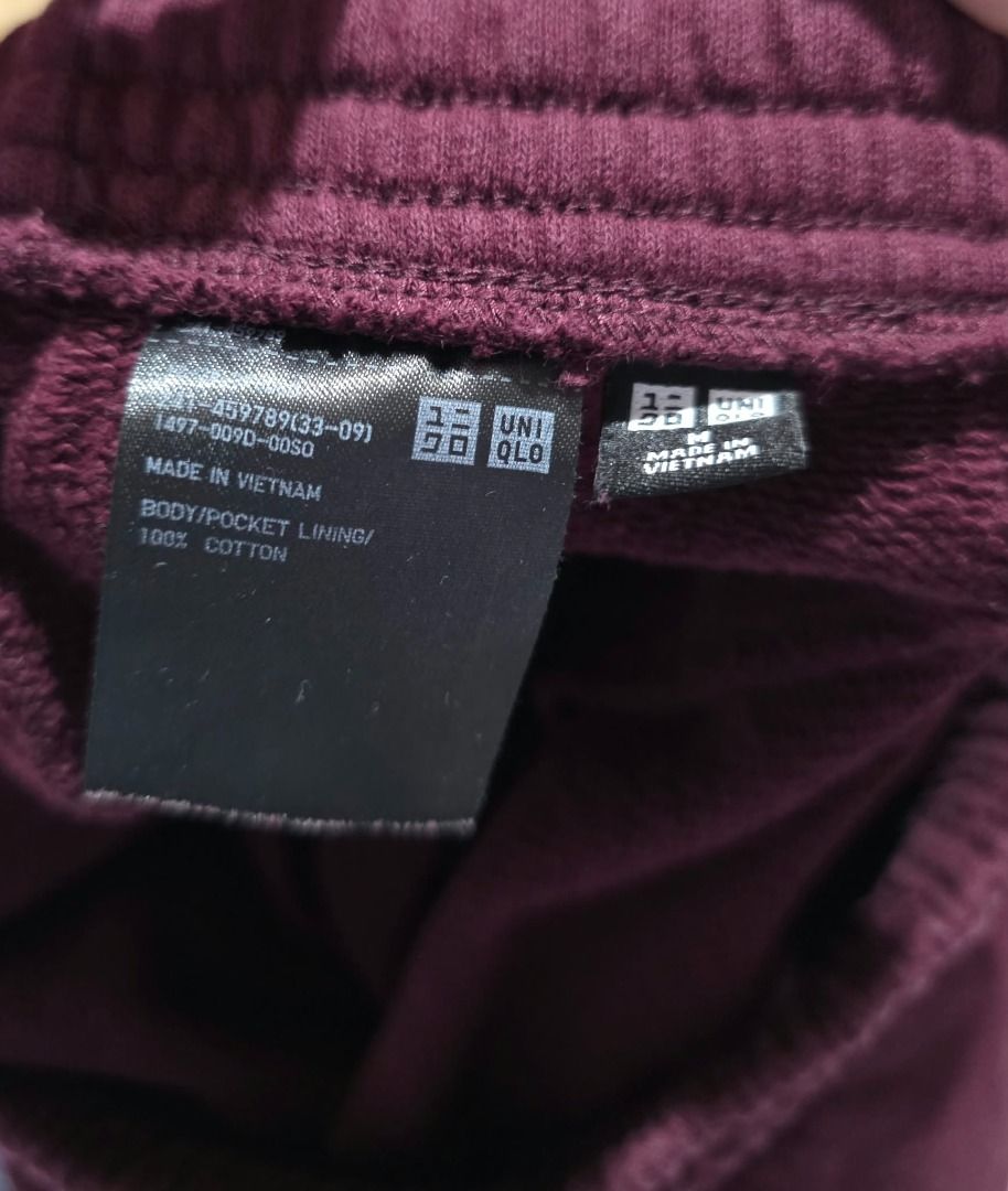 Uniqlo Sweatpants Maroon (Category: Joggers) located in Las Pinas. Submitted by beiyaaah99 (Listing ID 1467006255, Image 3). Description: - Brand: Uniqlo - Item: Sweatpants - Color: Maroon - Size: Medium (M) - Material: 100% Cotton (Body/Pocket Lining) - Features: Elastic waistband and ribbed cuffs for a snug, comfortable fit.