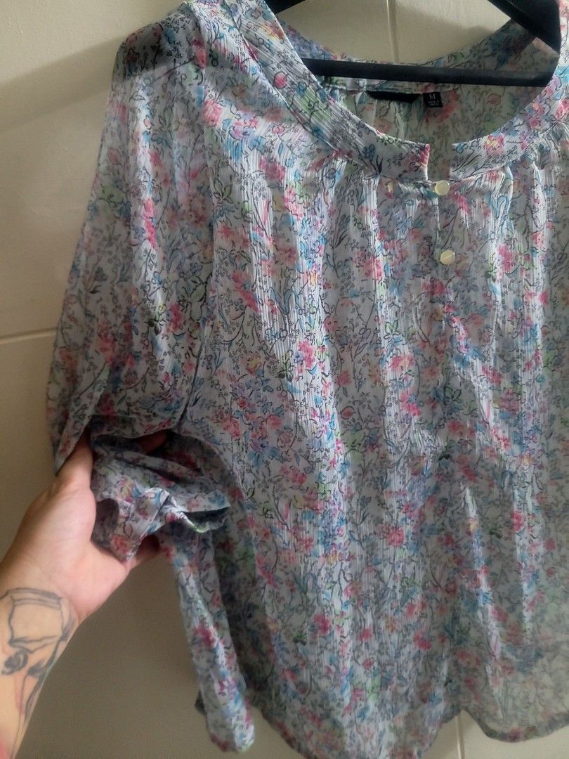 UNIQLO Tiny Floral Mesh Top (Category: Blouses) located in Los Banos. Submitted by lopecruz (Listing ID 1467078550, Image 2). Description: armpit: 19" length: 22" like new, no flaws S-M.