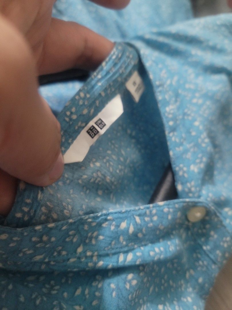 UNIQLO Tiny Floral Top (Category: Blouses) located in Los Banos. Submitted by lopecruz (Listing ID 1467077886, Image 2). Description: armpit: 18" length: 24" like new, no flaws Small.
