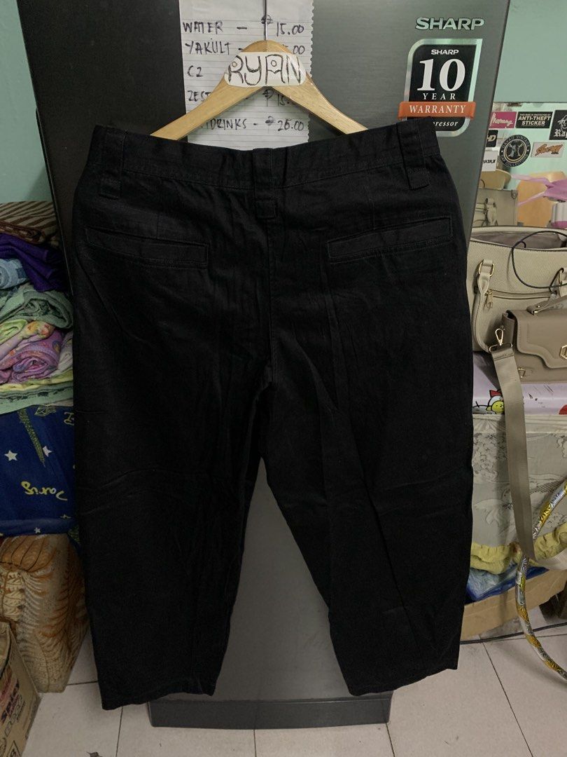 Uniqlo U Black Pants Size 76 (Category: Trousers) located in Davao. Submitted by ryanagujet27568 (Listing ID 1467158808, Image 2). Description: - Brand: Uniqlo U - Color: Solid black - Size: 76 waist tag W30 L40 OpenLeg 9 - Material: 100% cotton (Made in Vietnam) - Features: Button closure, belt loops, front and back pockets - Condition: Clean inside lining with branded Uniqlo U label - Style: Versatile daily staple, easy to match.