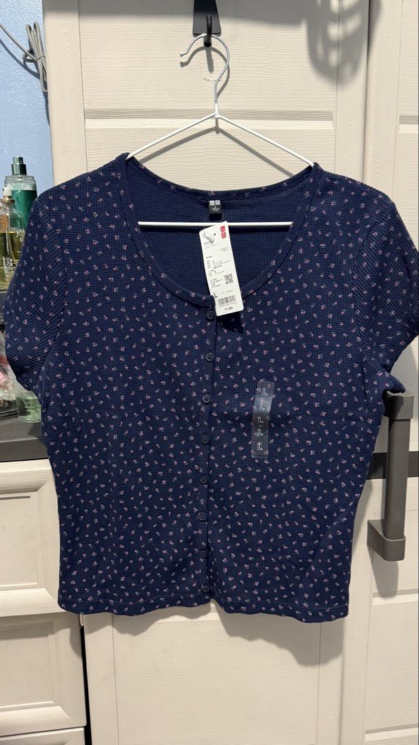 Uniqlo Waffle Full Open Mini Tee (Category: Shirts) located in Quezon City. Submitted by dinesaur (Listing ID 1467065583, Image 1). Description: Bnew from japan pasabuy.