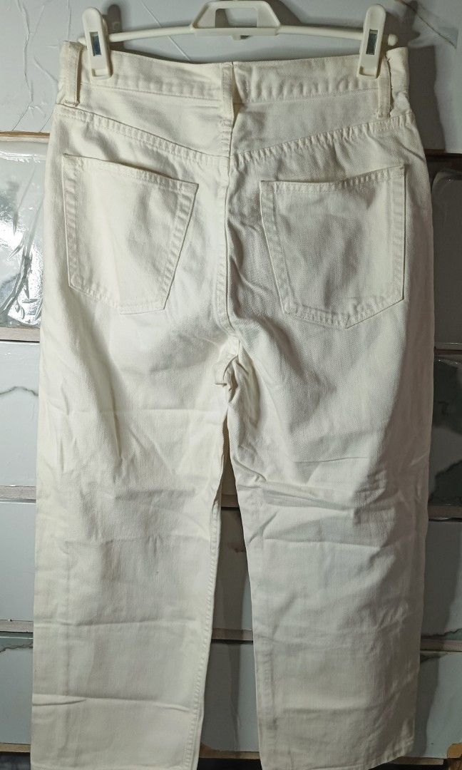 UNIQLO WIDELEG PANTS 30 (Category: Jeans) located in Quezon City. Submitted by ahyazheabea (Listing ID 1466973002, Image 2). Description: .