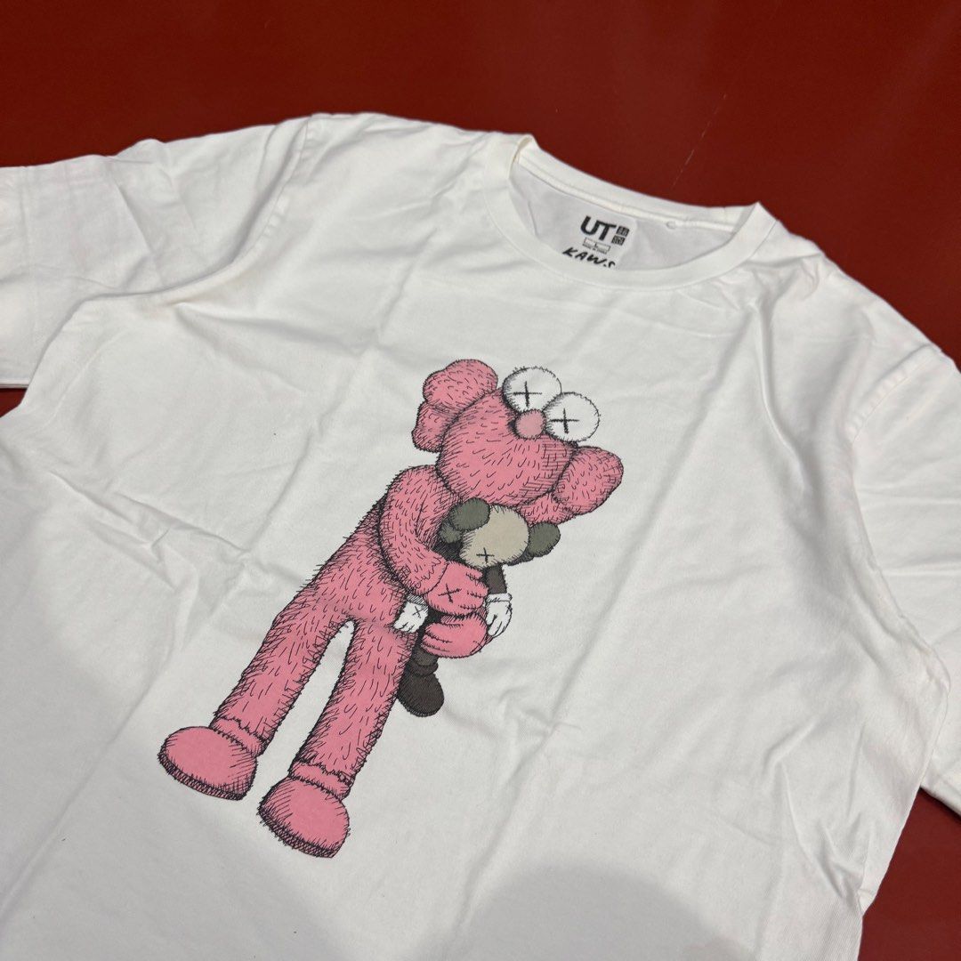 UNIQLO X KAWS (Category: Formal Shirts) located in Pasig City. Submitted by buzzthrifty (Listing ID 1467001601, Image 2). Description: SIZE M-L 20x26 EXCELLENT CONDITION WASH KONTI.