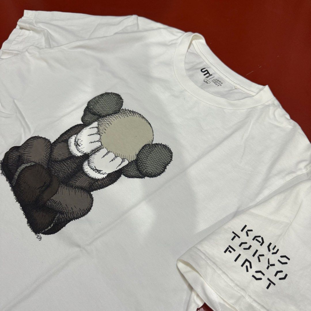 UNIQLO X KAWS TEE (Category: Formal Shirts) located in Pasig City. Submitted by buzzthrifty (Listing ID 1467001475, Image 3). Description: SIZE M-L 21x27 EXCELLENT TO NEW .
