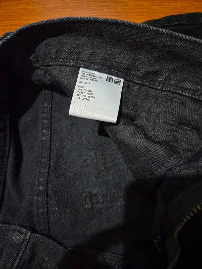UNIQLP JEANS (Category: Jeans) located in Manila. Submitted by candlecloudsp (Listing ID 1467124761, Image 2). Description: 40m Width 40cm length declutter.