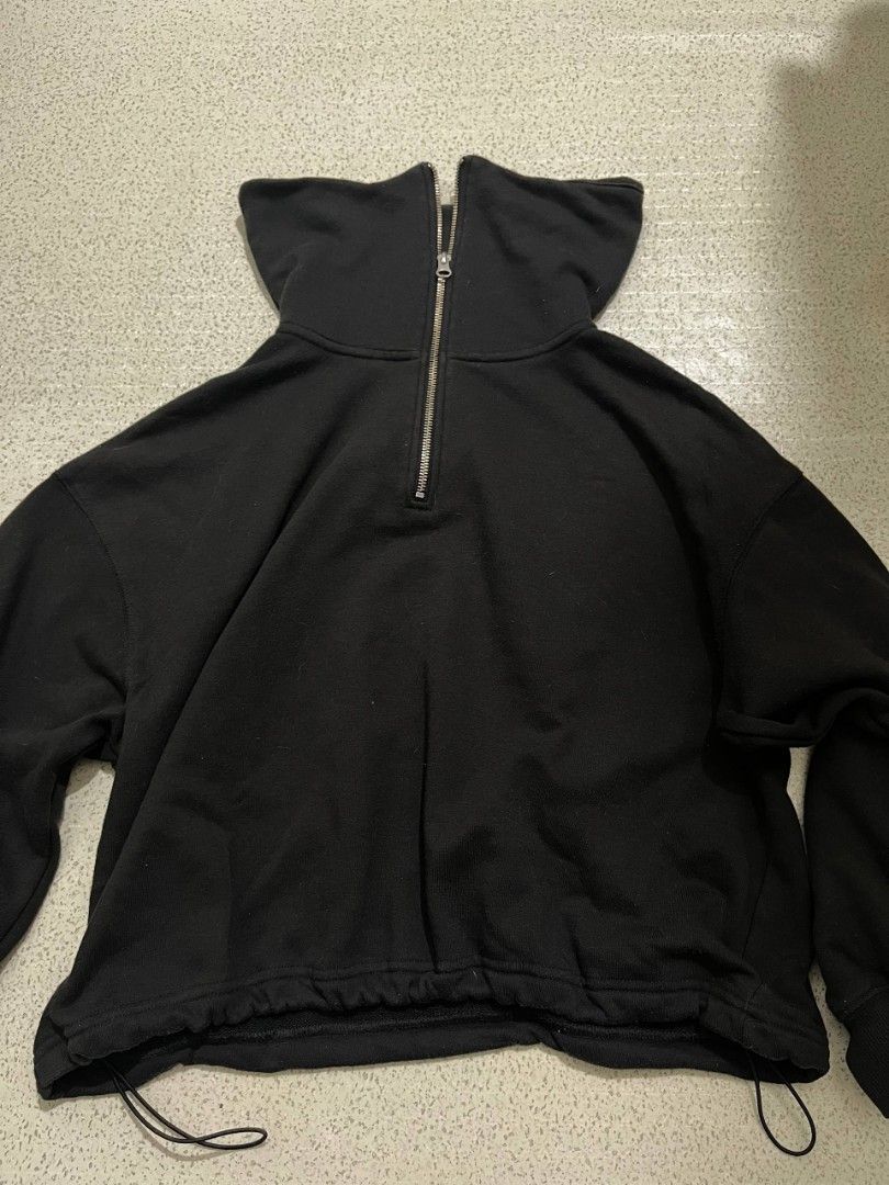 Unisex Qzip Black Jacket (Category: Coats, Jackets and Outerwear) located in Valenzuela. Submitted by csjade (Listing ID 1467133879, Image 1). Description: .
