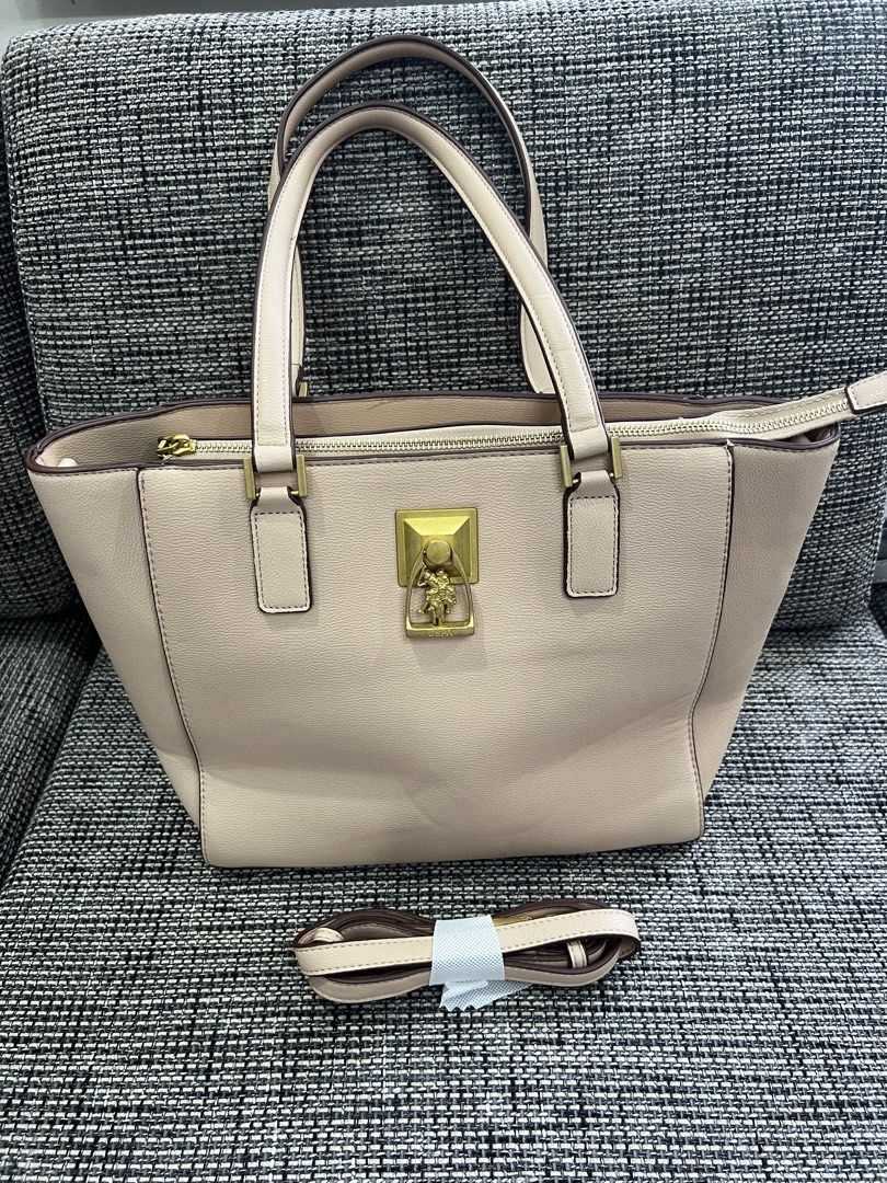 US Polo Assn. (Category: Tote Bags) located in Cainta. Submitted by vrenaussiegoods (Listing ID 1466971089, Image 1). Description: .