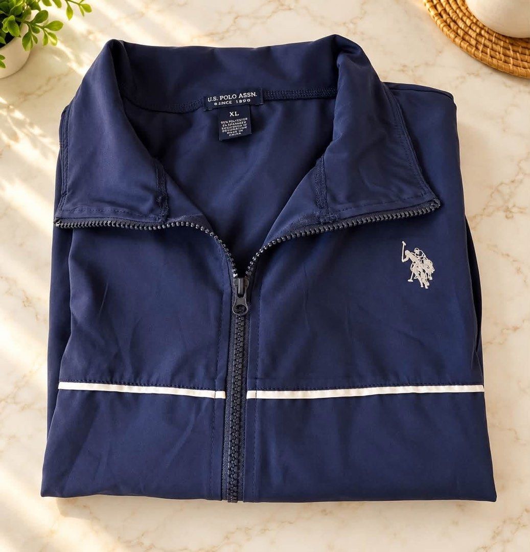 US Polo ASSN. Unisex Windbreaker (Category: Coats, Jackets and Outerwear) located in Santa Rosa. Submitted by ninaparis (Listing ID 1466983352, Image 2). Description: Original USPA Unisex Windbreaker Jacket size Xl can fit to large.