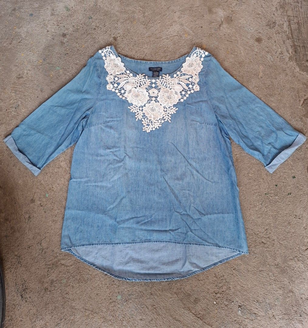 U.S Polo Assn Womens Blouse (Category: Blouses) located in Calamba. Submitted by mrq.io (Listing ID 1466319580, Image 1). Description: Size: M Condition: 9/10 Measurements: L 24 x W 20 No major flaws 📦 Shipping available nationwide 📍 Calamba, Laguna.