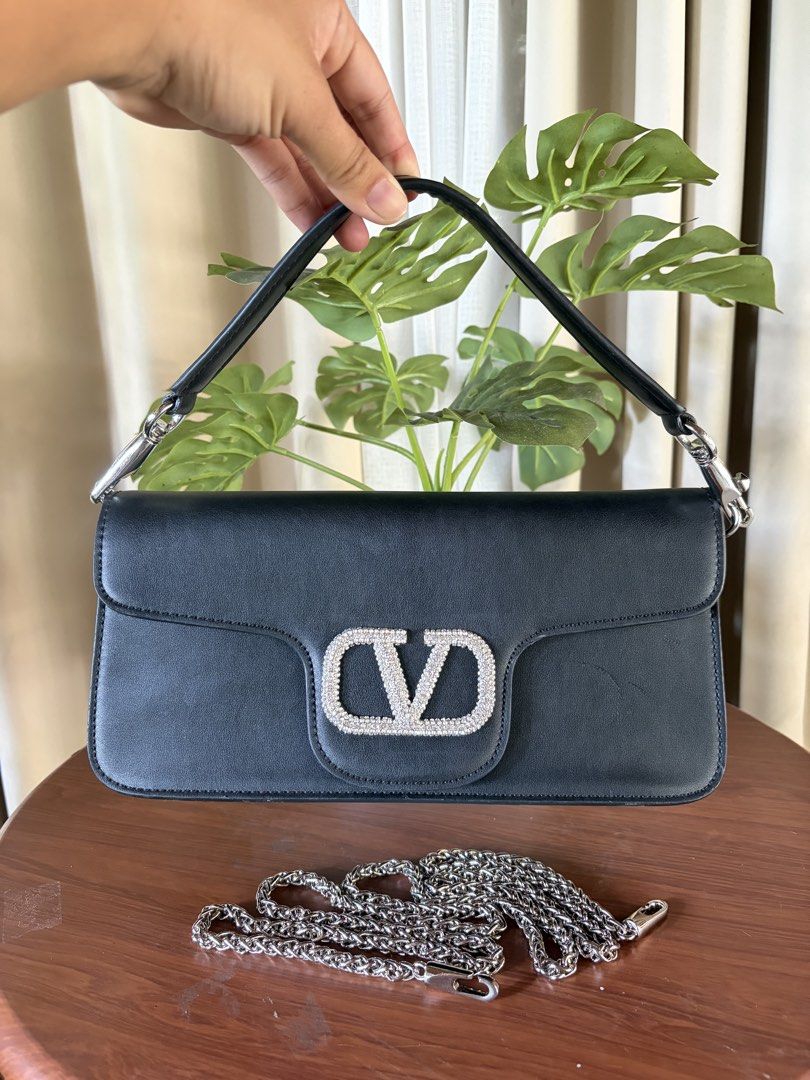 Valentino Garavani 2-way Bag (Category: Luxury Bags & Wallets) located in Baler. Submitted by waikikisurfer (Listing ID 1467120991, Image 1). Description: Valentino Garavani 2way Bag No flaws, like new condition Japan Sourced Offer your price for sure buyer 💰.
