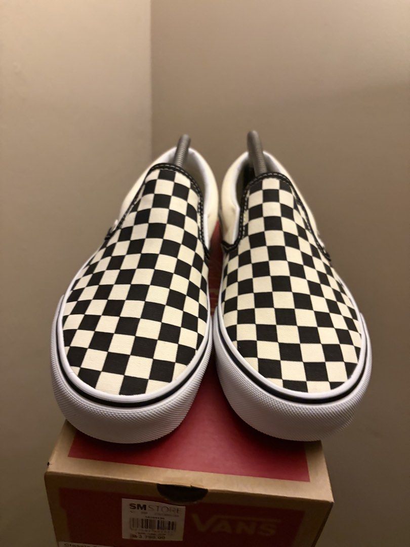 Vans Checkered board (Category: Sneakers) located in Angeles City. Submitted by cozy.kickzz (Listing ID 1467145831, Image 2). Description: vans checkered board size 9 mens Price: 3,498 (below srp) brandnew dm me.